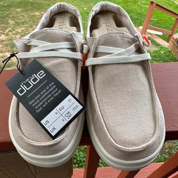 HEY DUDE WENDY RISE CHAMBRAY SANDHELL 6 - Picture 1 of 5